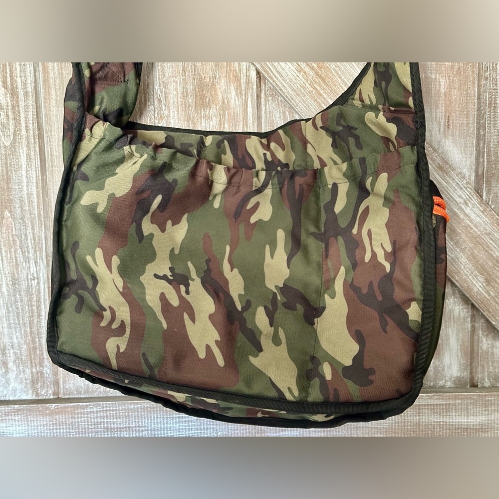 DIAPER DUDE CAMO MESSENGER DIAPER BAG! - Picture 4 of 9